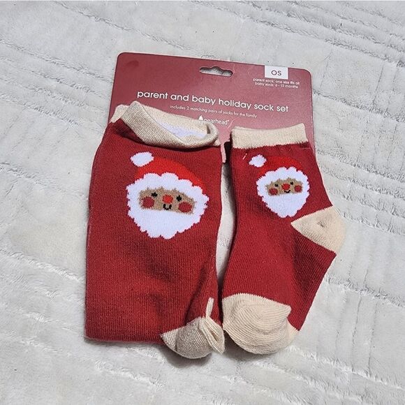 New Pearhead Parent and Baby Christmas Santa Sock Set - Picture 4 of 4